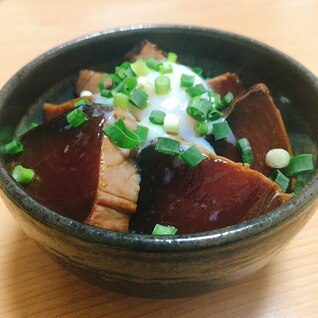 キヌアライスでヘルシー♪温玉鰹の漬け丼